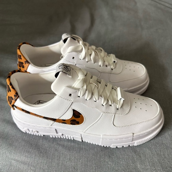 Women's Air Force 1 Pixel
Leopard - Picture 7 of 9